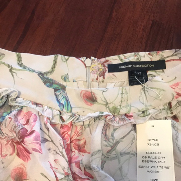NWT French Connection silk skirt. Size 2 - Picture 7 of 7